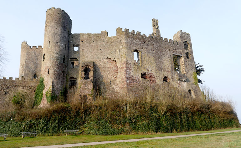 laurghne-castle